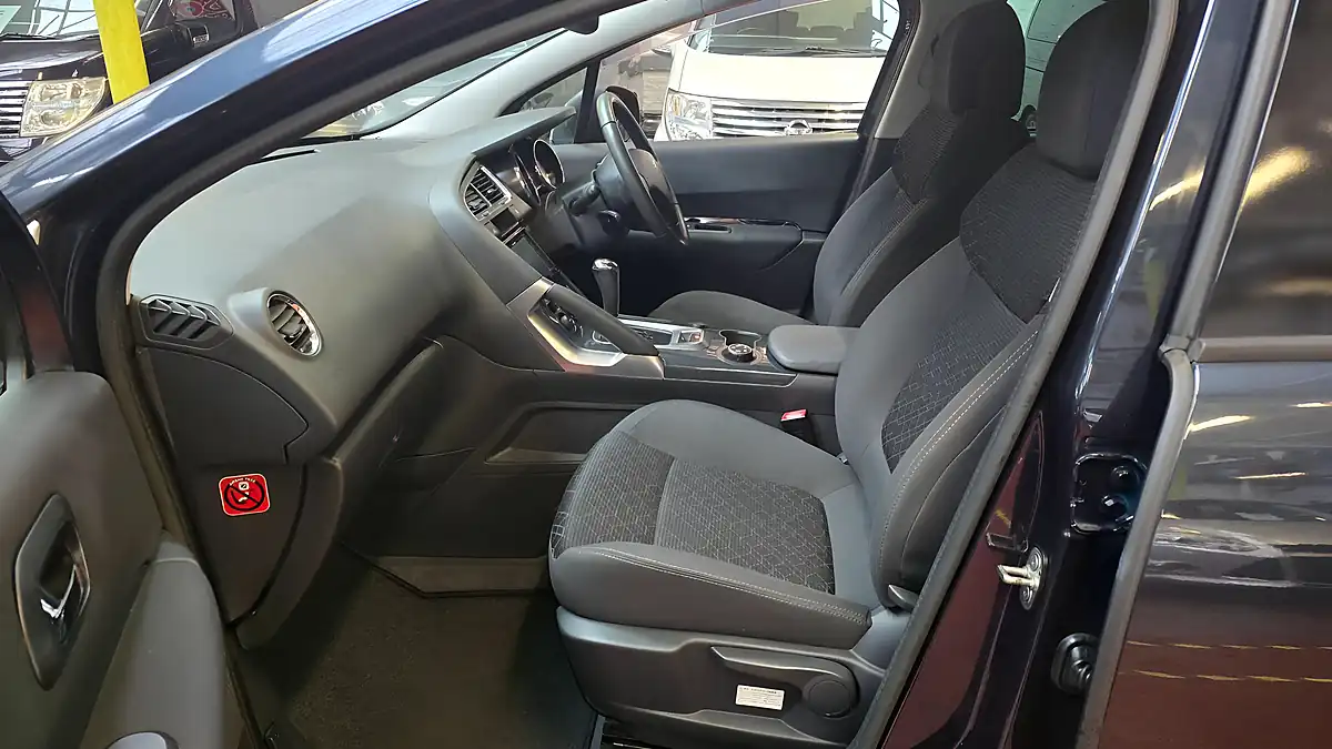 Used 2015 Peugeot 3008 Premium Blue - Interior and Exterior details 10