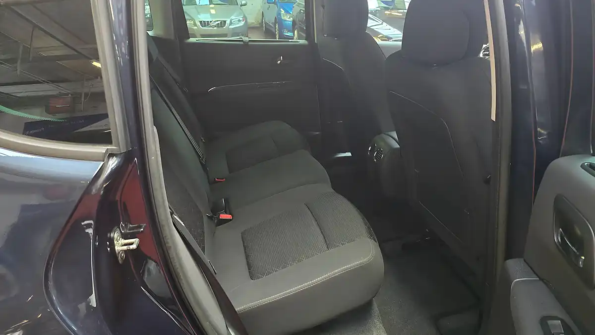 Used 2015 Peugeot 3008 Premium Blue - Interior and Exterior details 11