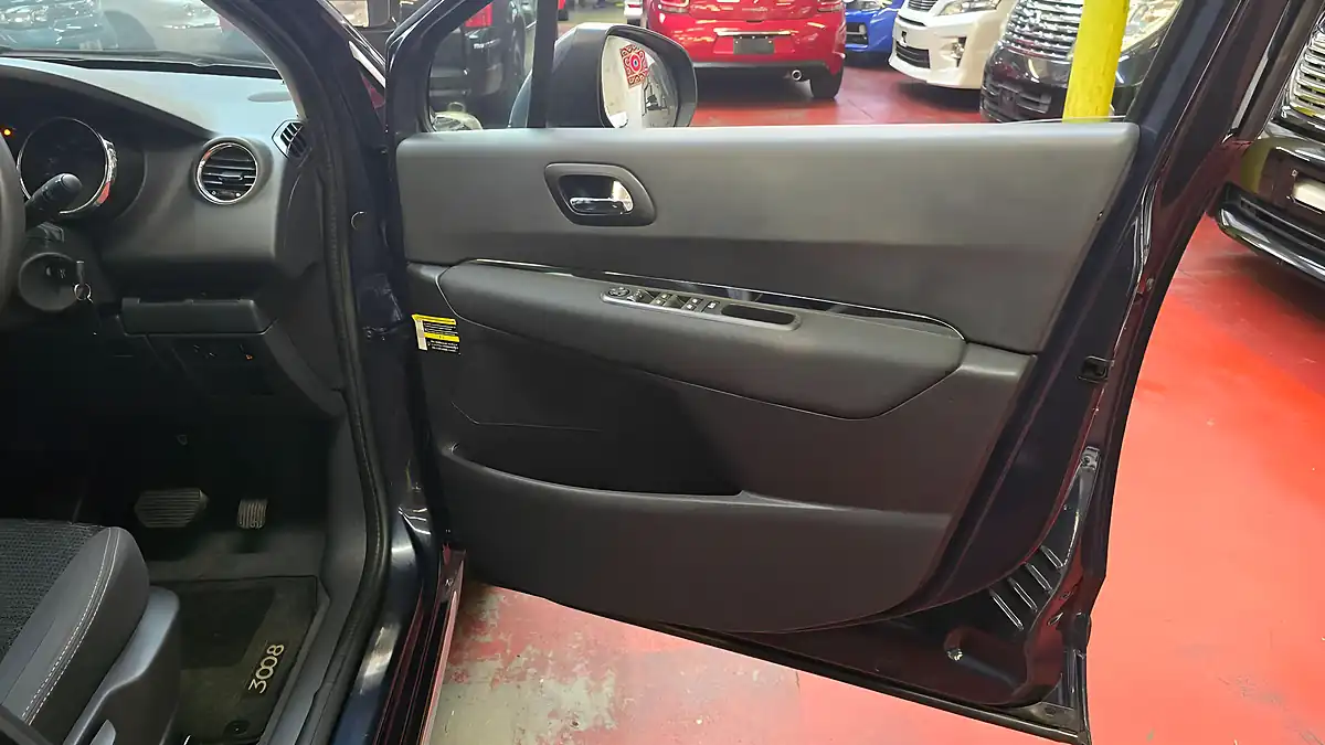 Used 2015 Peugeot 3008 Premium Blue - Interior and Exterior details 13