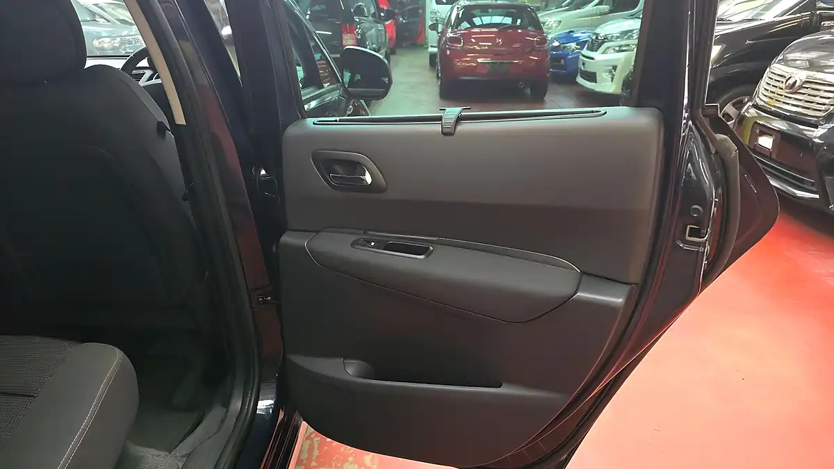 Used 2015 Peugeot 3008 Premium Blue - Interior and Exterior details 14
