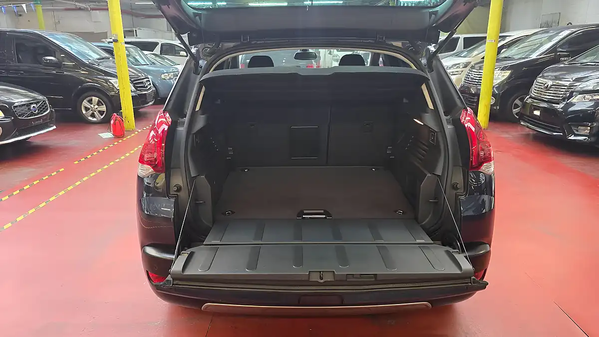 Used 2015 Peugeot 3008 Premium Blue - Interior and Exterior details 15
