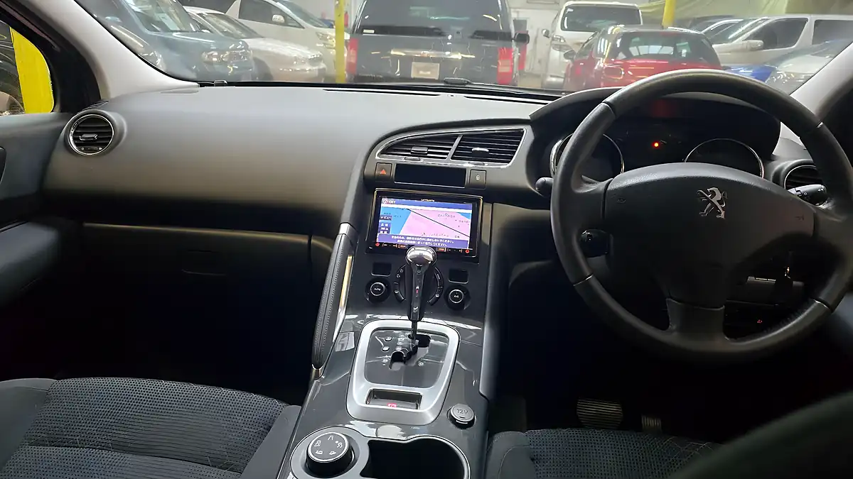 Used 2015 Peugeot 3008 Premium Blue - Interior and Exterior details 3