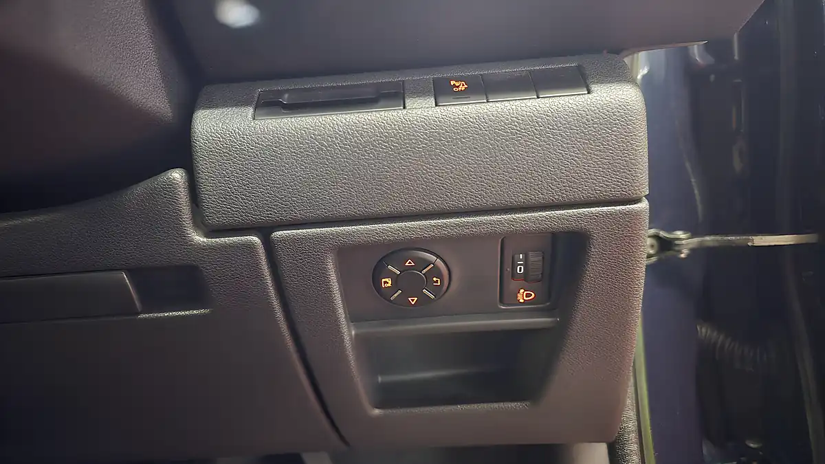 Used 2015 Peugeot 3008 Premium Blue - Interior and Exterior details 9