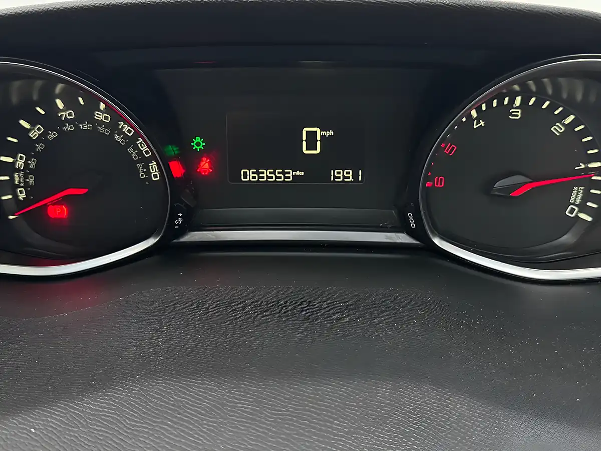 Used 2015 Peugeot 308 Active Bianca White - Interior and Exterior details 12