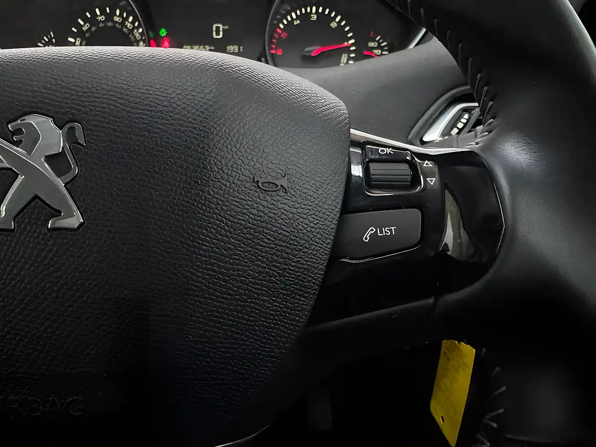 Used 2015 Peugeot 308 Active Bianca White - Interior and Exterior details 14