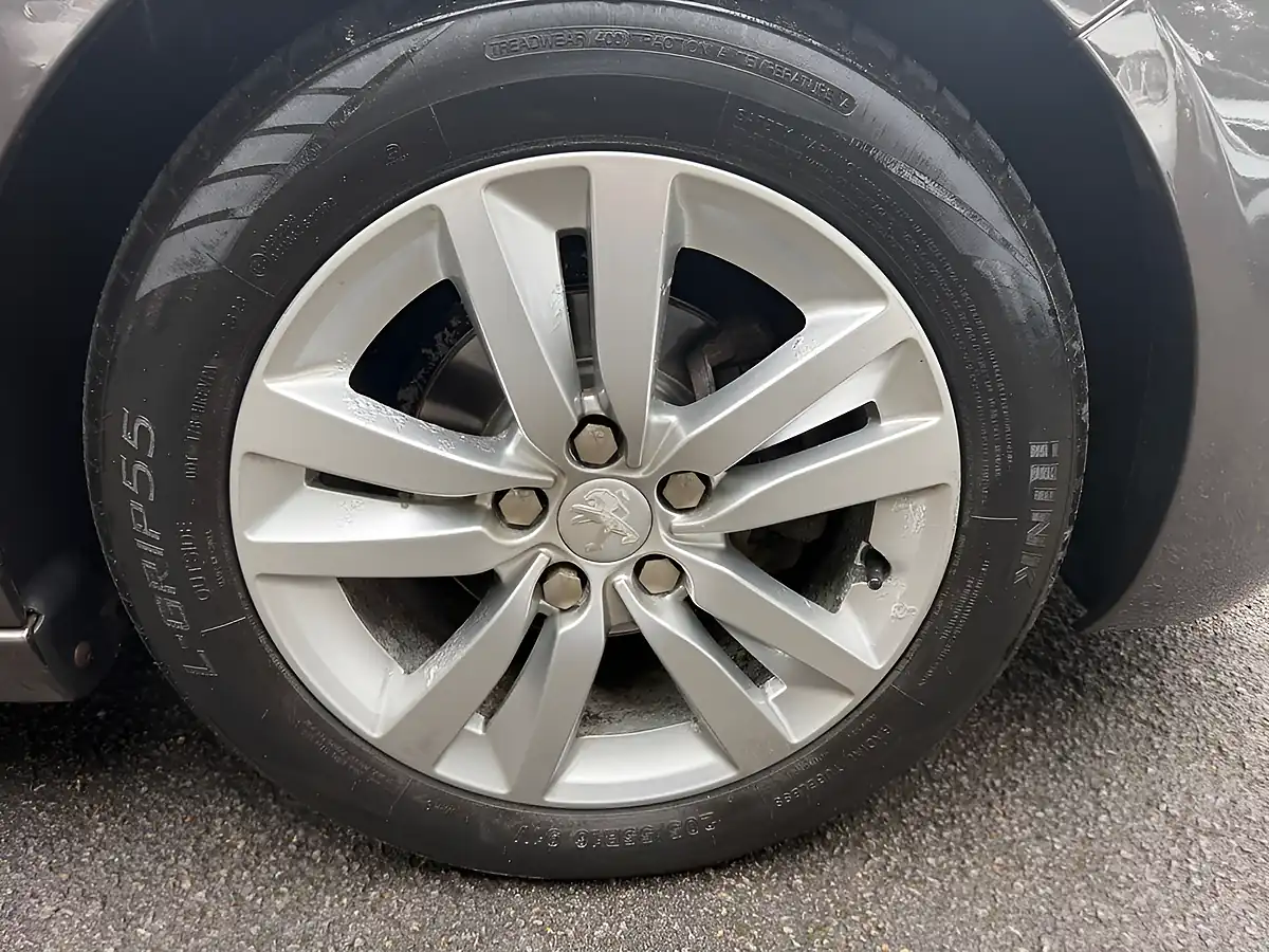 Used 2015 Peugeot 308 Active Grey - Interior and Exterior details 11