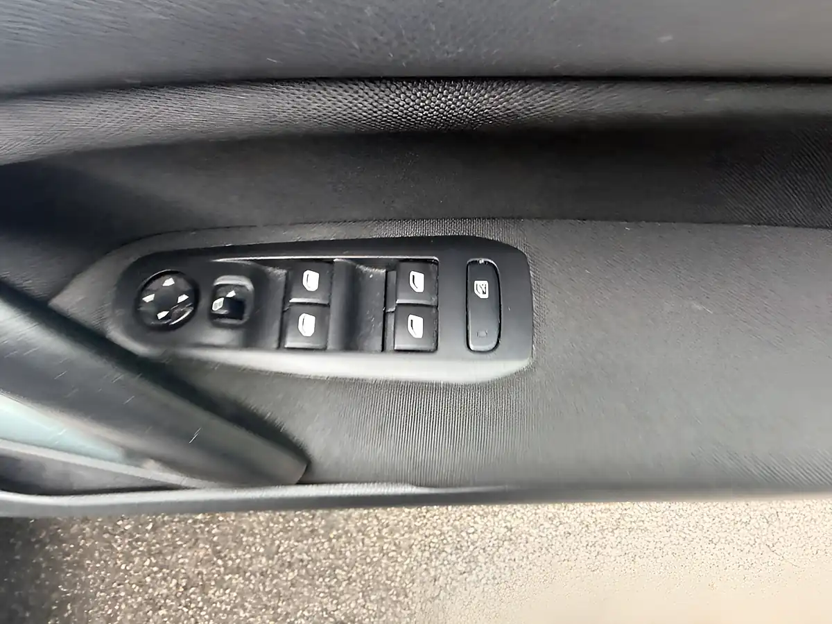 Used 2015 Peugeot 308 Active Grey - Interior and Exterior details 18