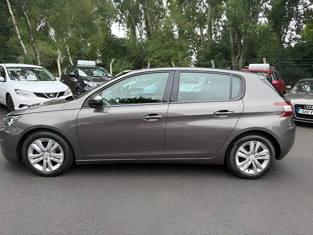 Used 2015 Peugeot 308 Active Grey - Interior and Exterior details 4