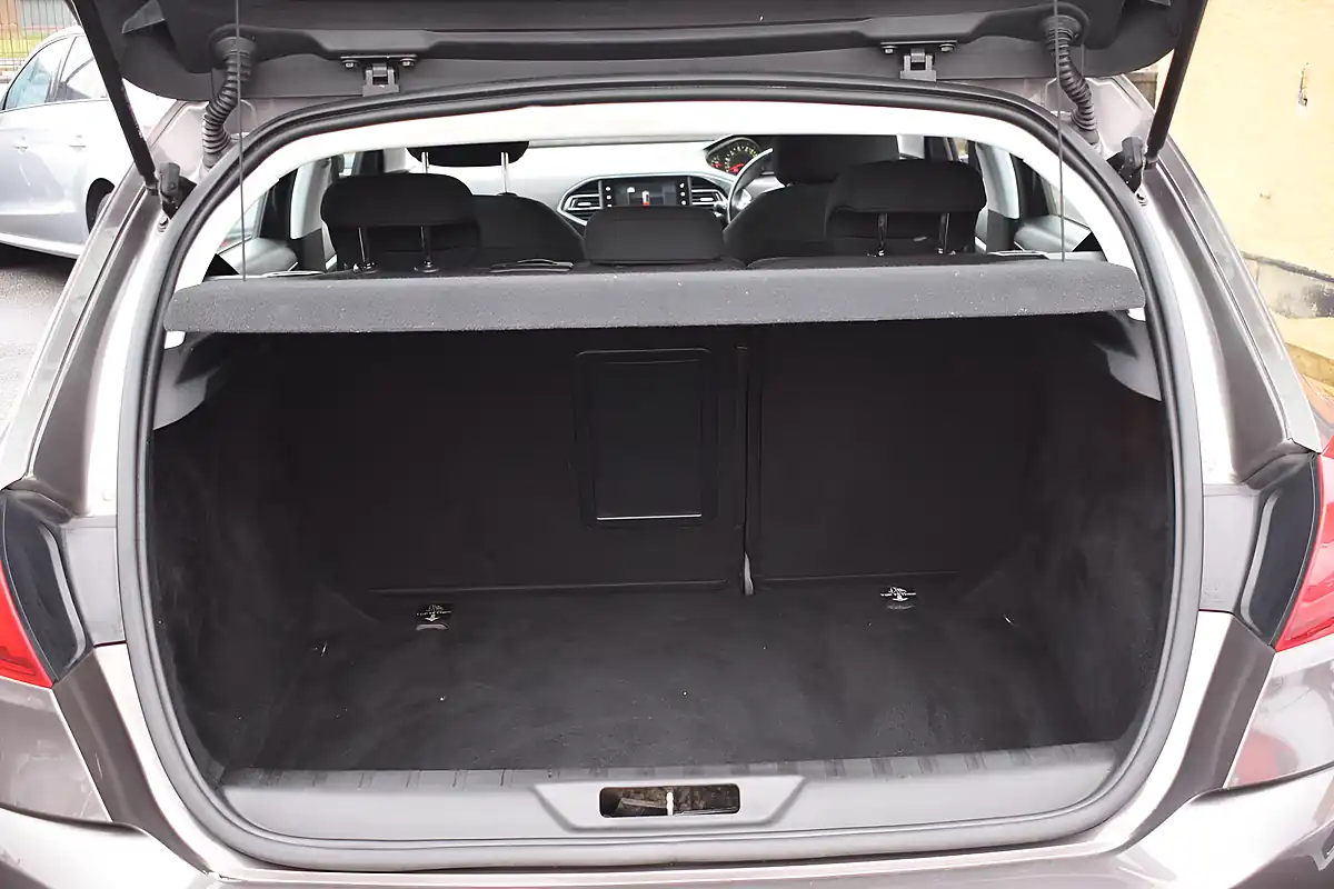 Used 2015 Peugeot 308 Active Grey - Interior and Exterior details 7