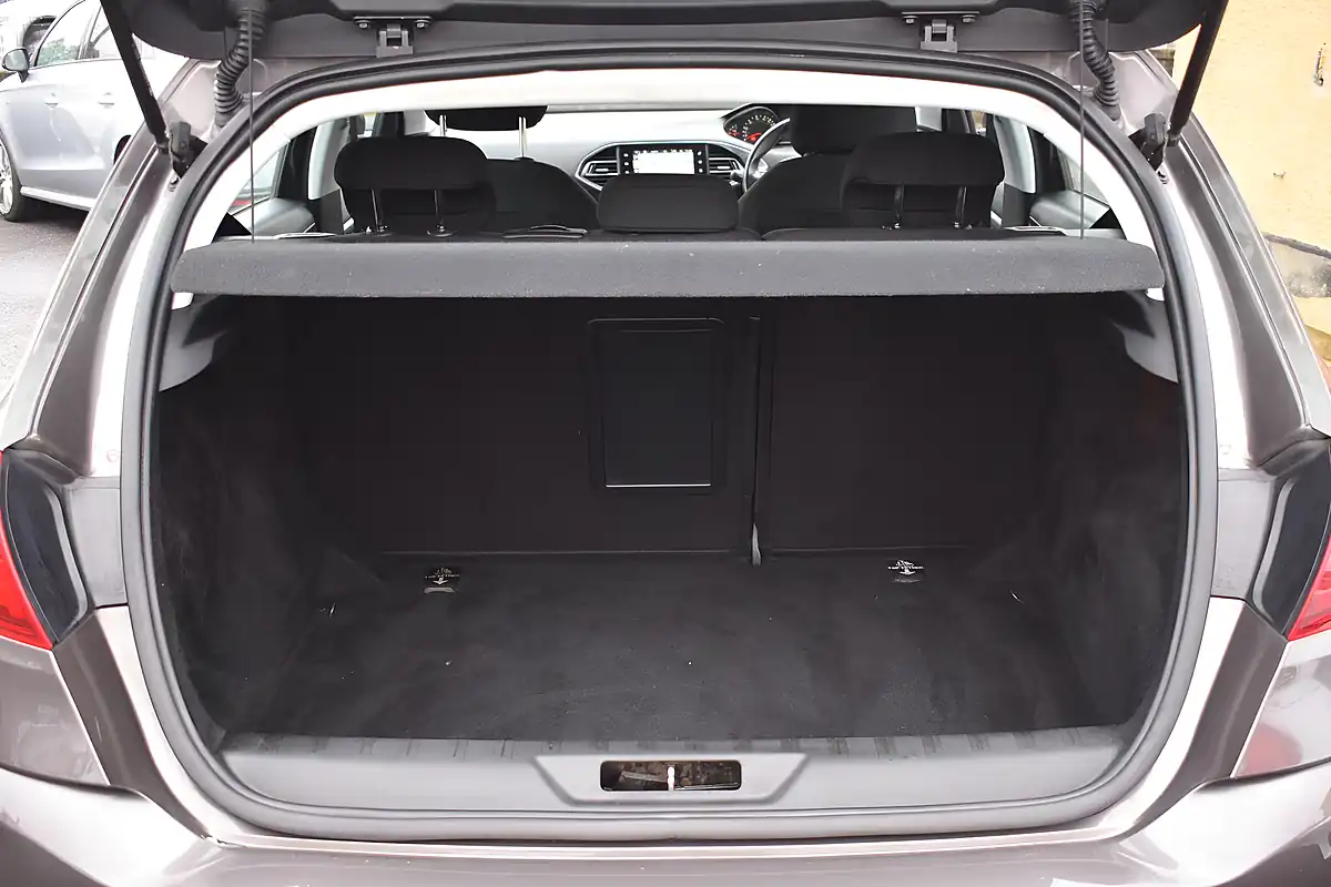 Used 2015 Peugeot 308 Active Grey - Interior and Exterior details 8