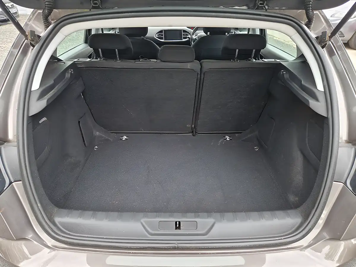 Used 2015 Peugeot 308 Active Grey - Interior and Exterior details 14