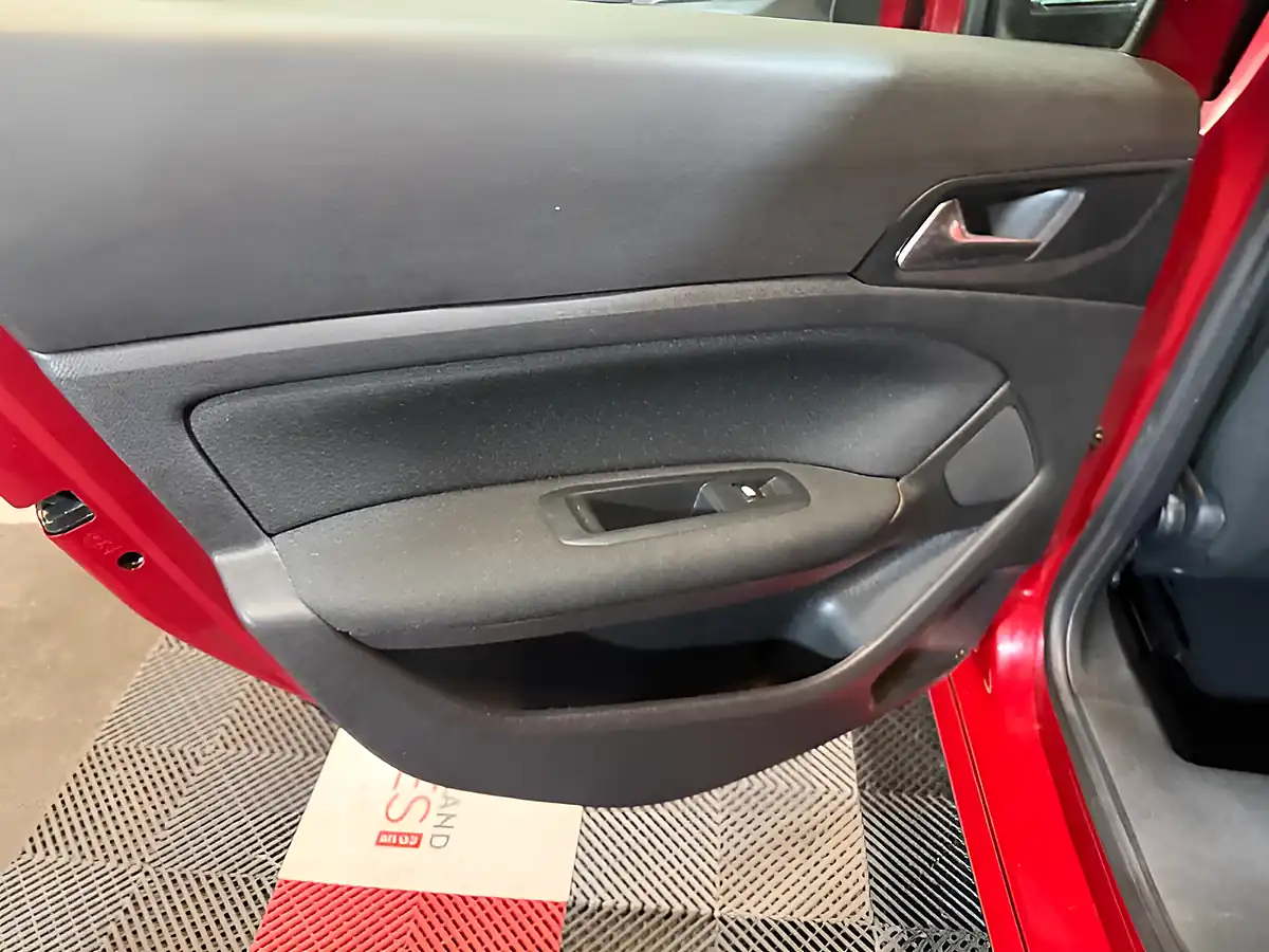 Used 2015 Peugeot 308 Active Red - Interior and Exterior details 13