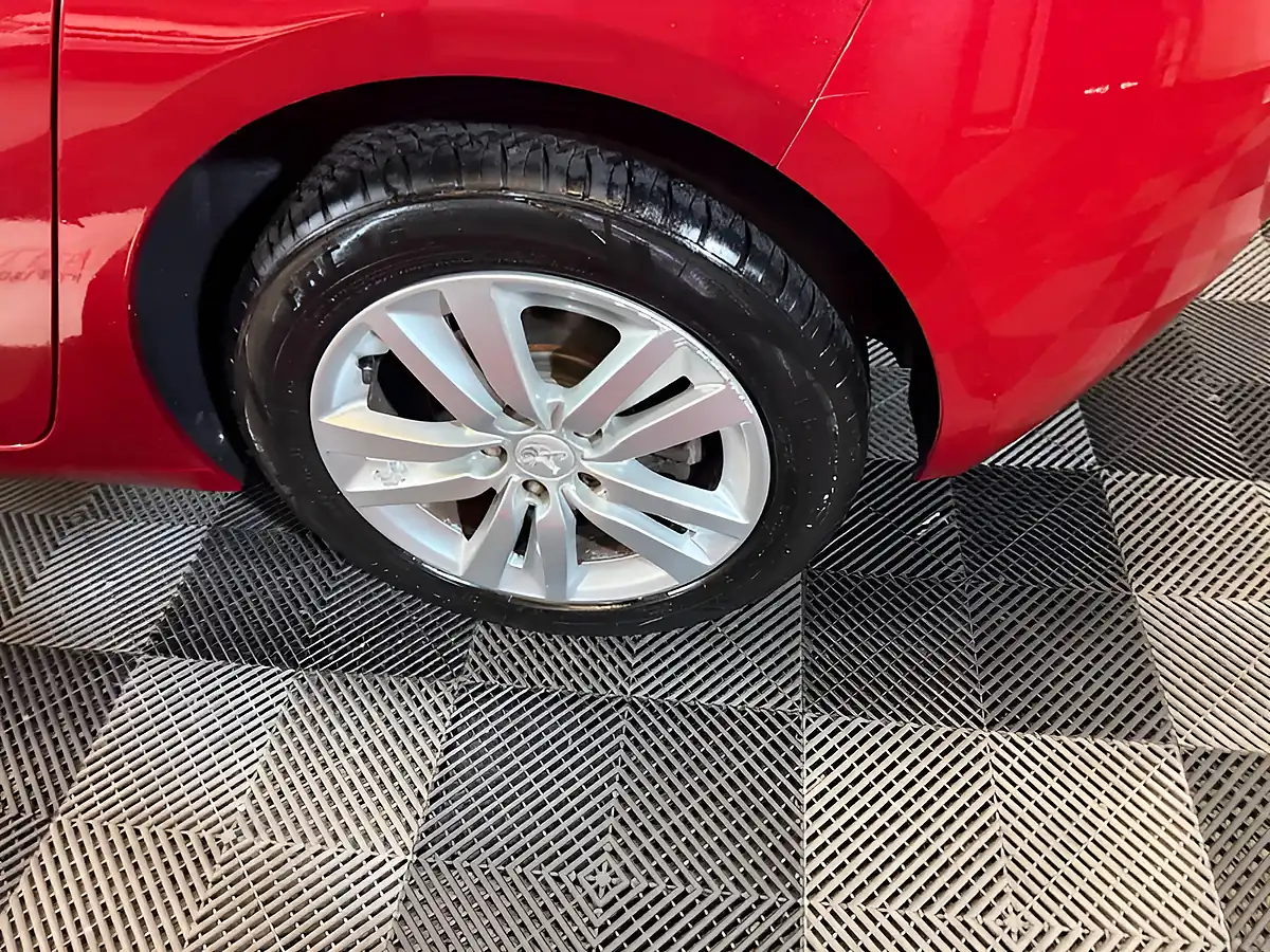 Used 2015 Peugeot 308 Active Red - Interior and Exterior details 14