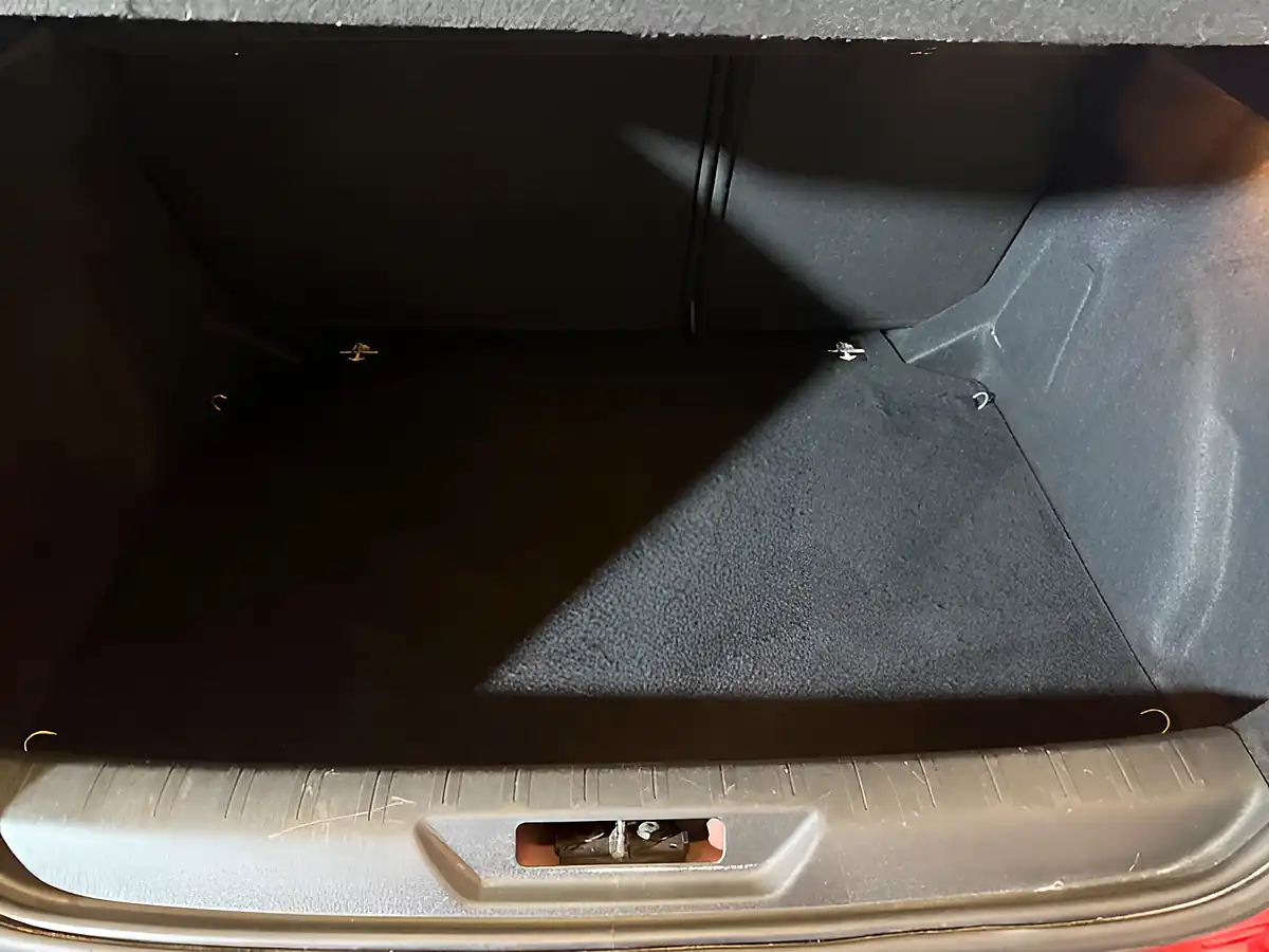 Used 2015 Peugeot 308 Active Red - Interior and Exterior details 17