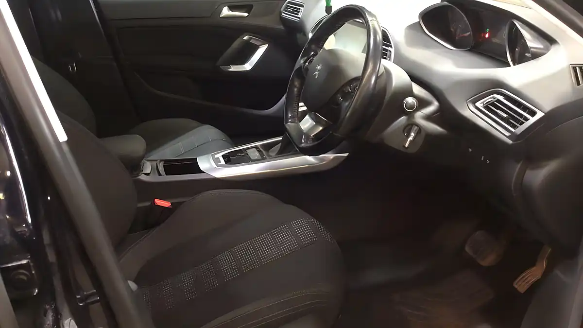 Used 2015 Peugeot 308 Allure Blue - Interior and Exterior details 11