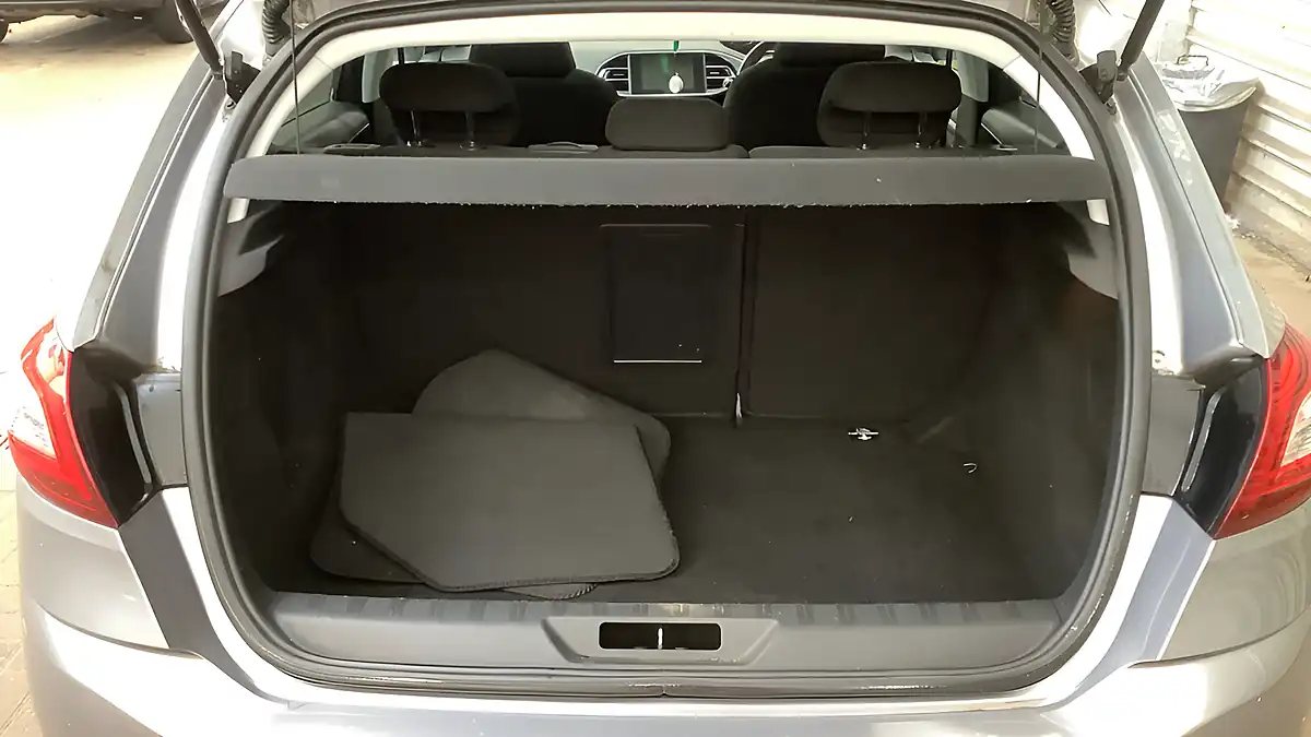 Used 2015 Peugeot 308 Allure Grey - Interior and Exterior details 13
