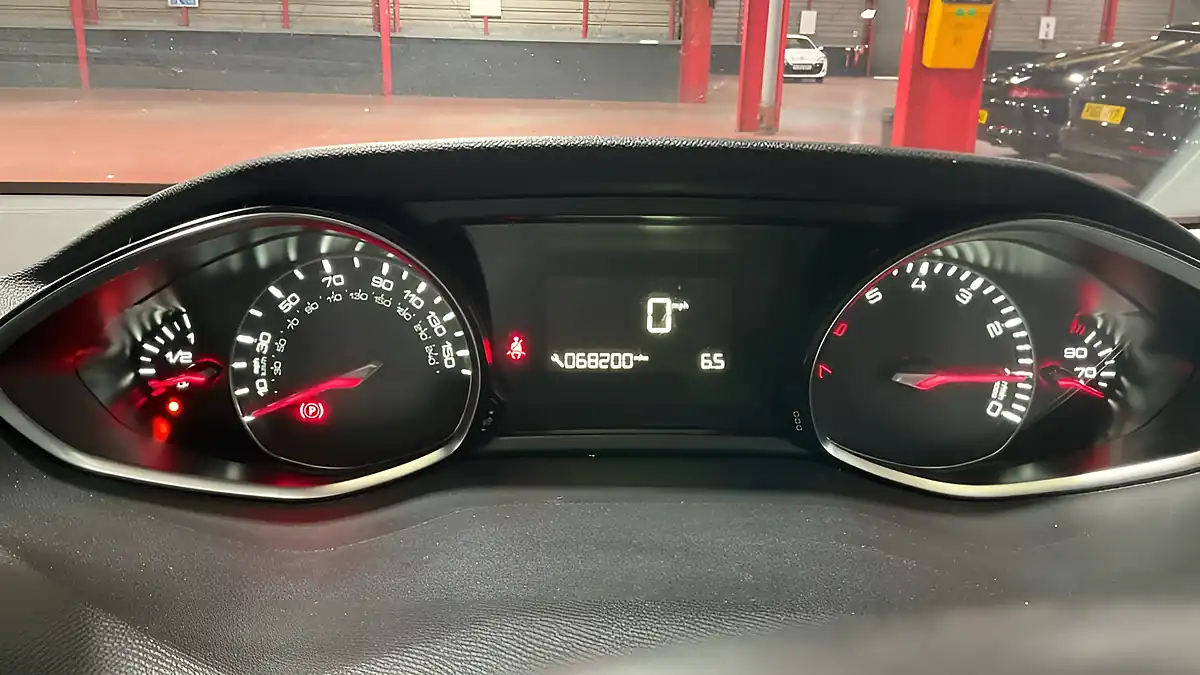 Used 2015 Peugeot 308 Allure White - Interior and Exterior details 10