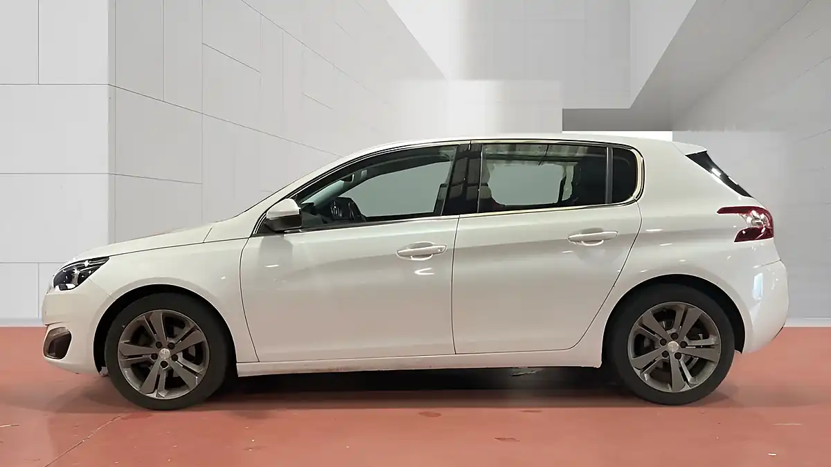 Used 2015 Peugeot 308 Allure White - Interior and Exterior details 15