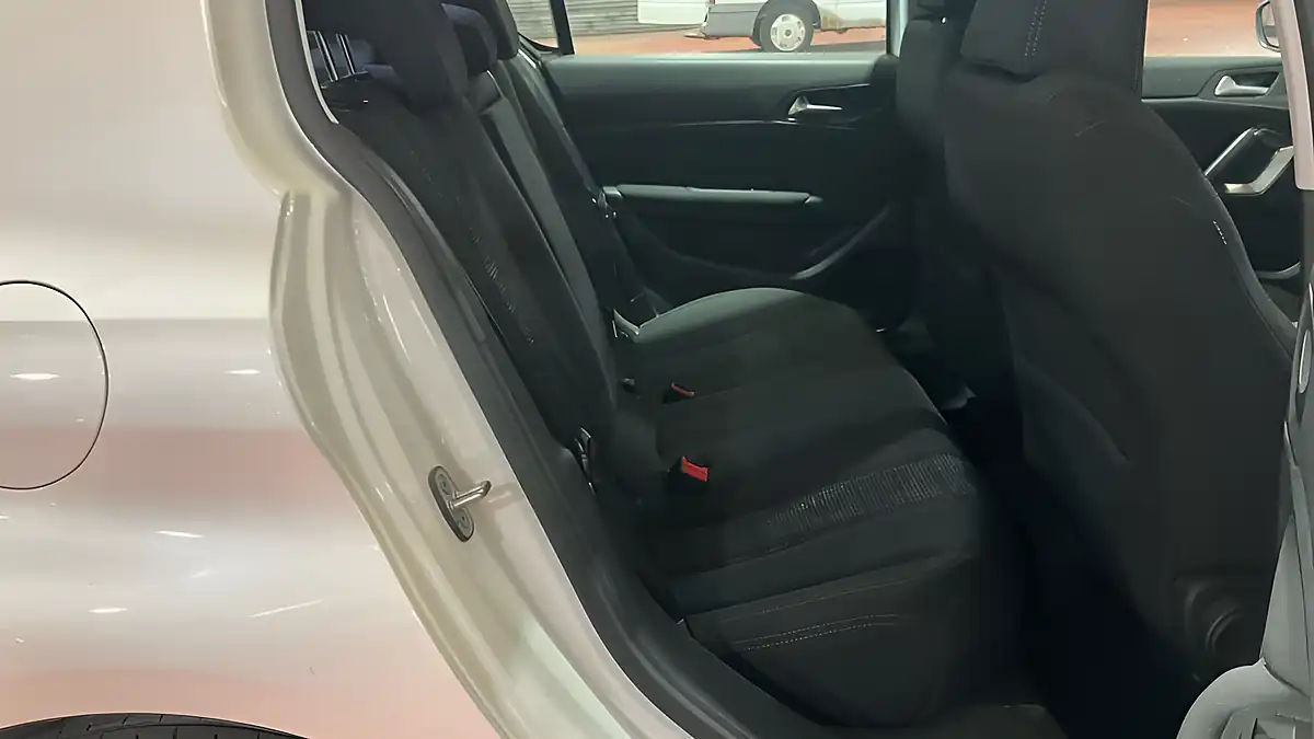 Used 2015 Peugeot 308 Allure White - Interior and Exterior details 16
