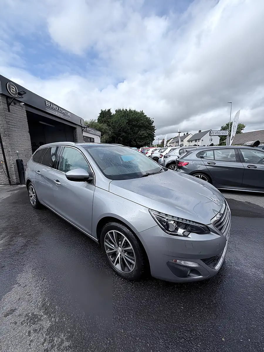 Used 2015 Peugeot 308 Estate Grey - Front View