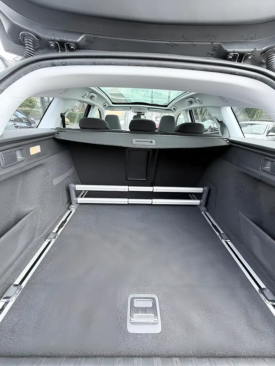 Used 2015 Peugeot 308 Estate Grey - Interior and Exterior details 9