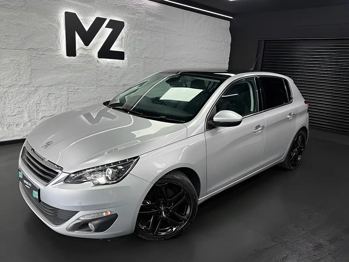 Used 2015 Peugeot 308 Feline Silver - Front View