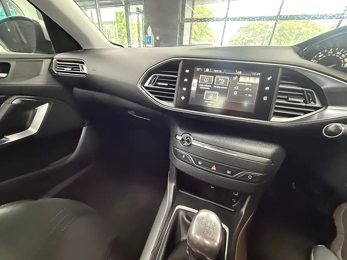Used 2015 Peugeot 308 Feline Silver - Interior and Exterior details 10