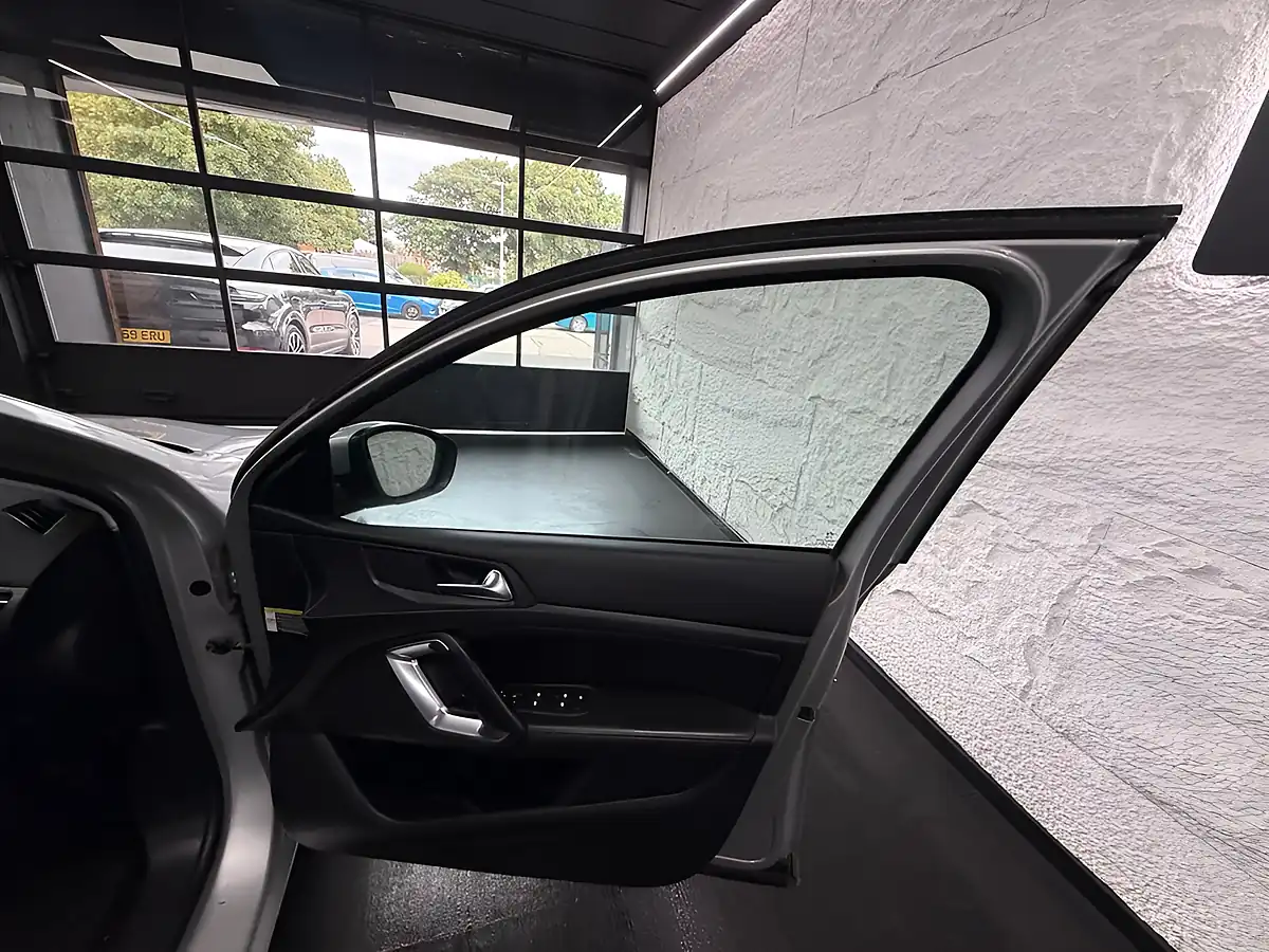 Used 2015 Peugeot 308 Feline Silver - Interior and Exterior details 13
