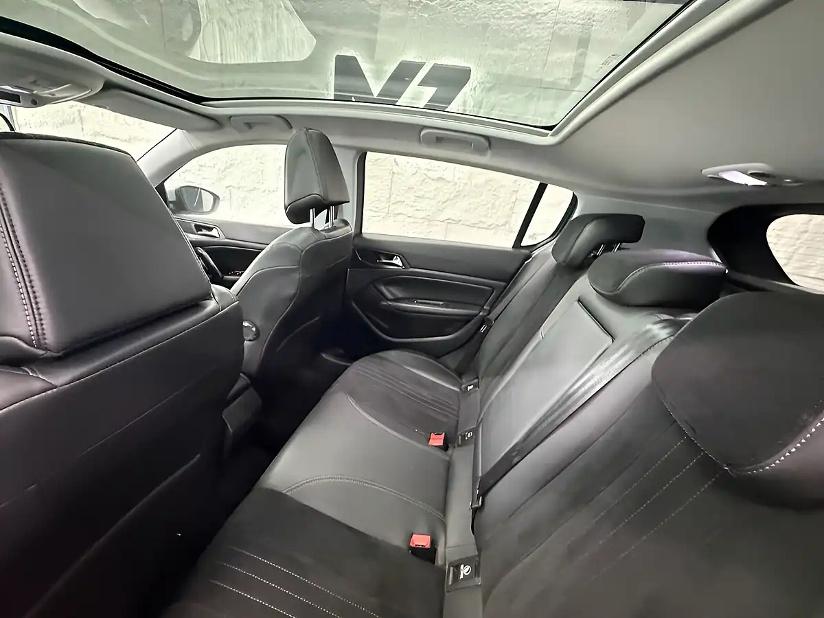 Used 2015 Peugeot 308 Feline Silver - Interior and Exterior details 16
