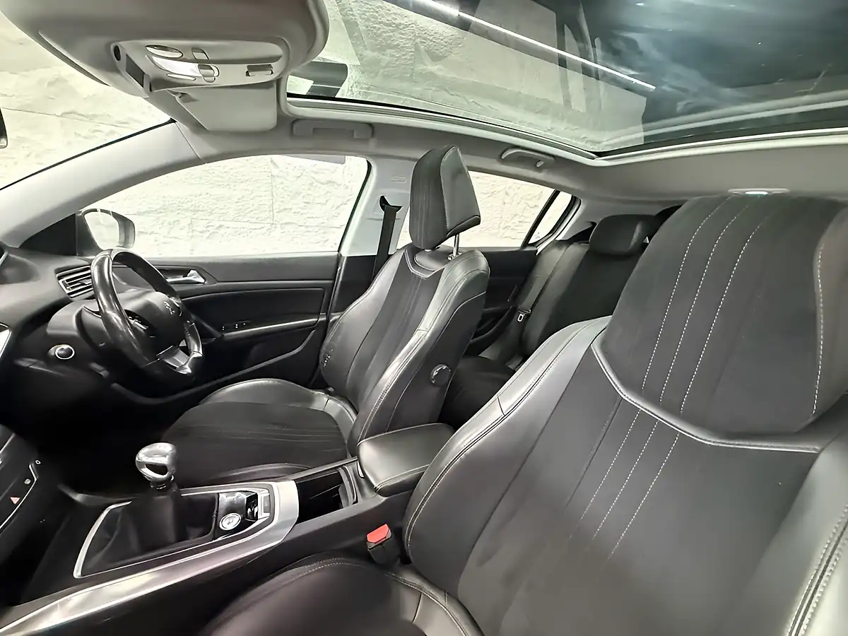 Used 2015 Peugeot 308 Feline Silver - Interior and Exterior details 18