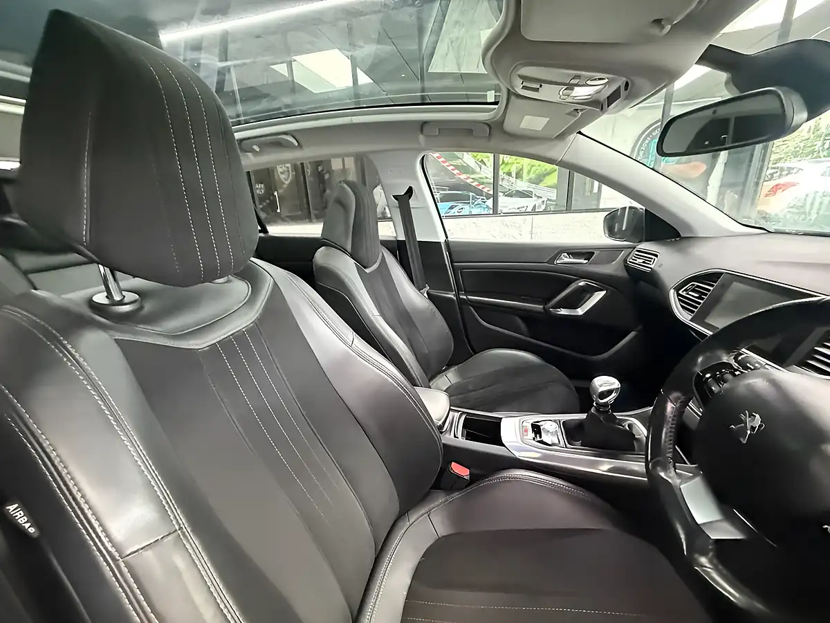 Used 2015 Peugeot 308 Feline Silver - Interior and Exterior details 3