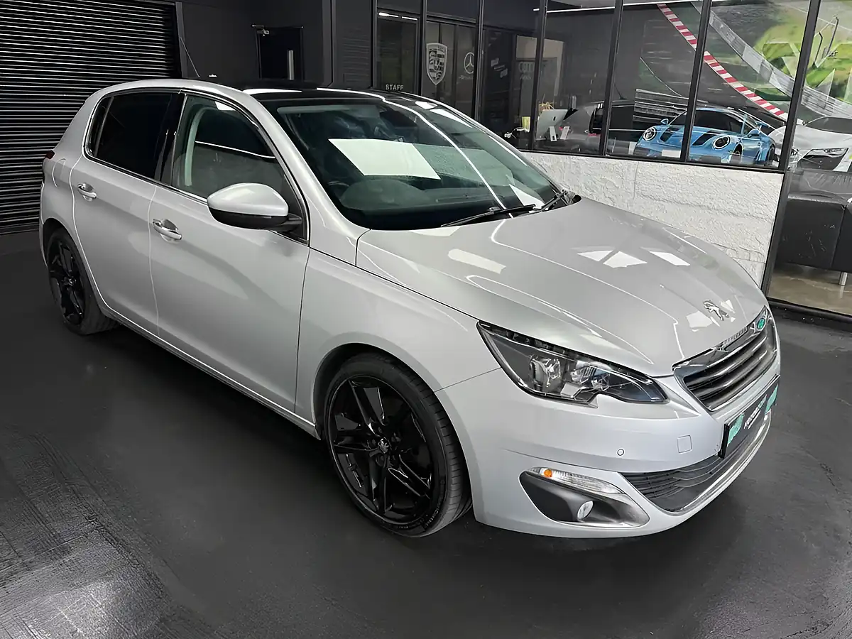 Used 2015 Peugeot 308 Feline Silver - Interior and Exterior details 4