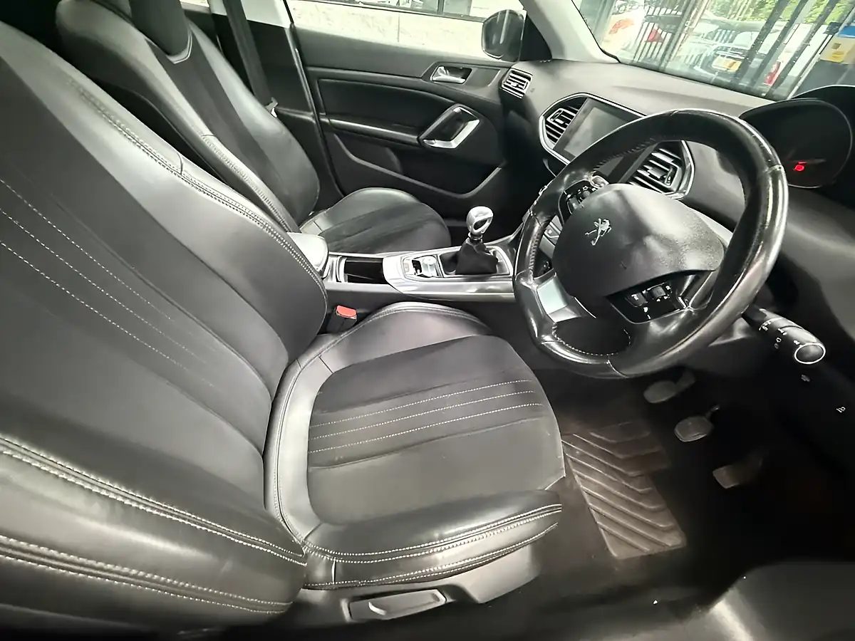 Used 2015 Peugeot 308 Feline Silver - Interior and Exterior details 5