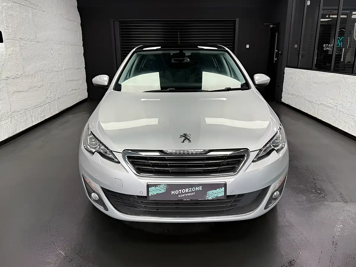 Used 2015 Peugeot 308 Feline Silver - Interior and Exterior details 8