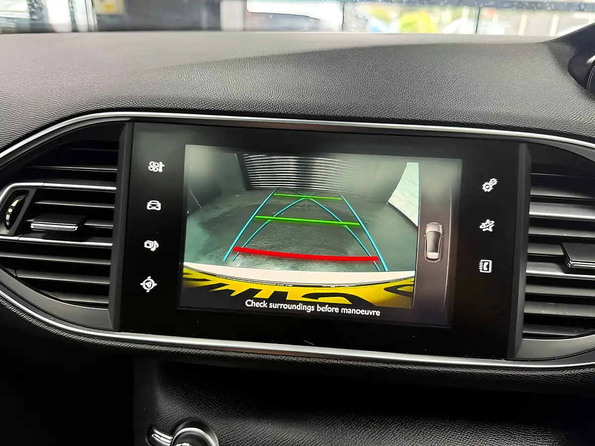 Used 2015 Peugeot 308 Feline Silver - Interior and Exterior details 9