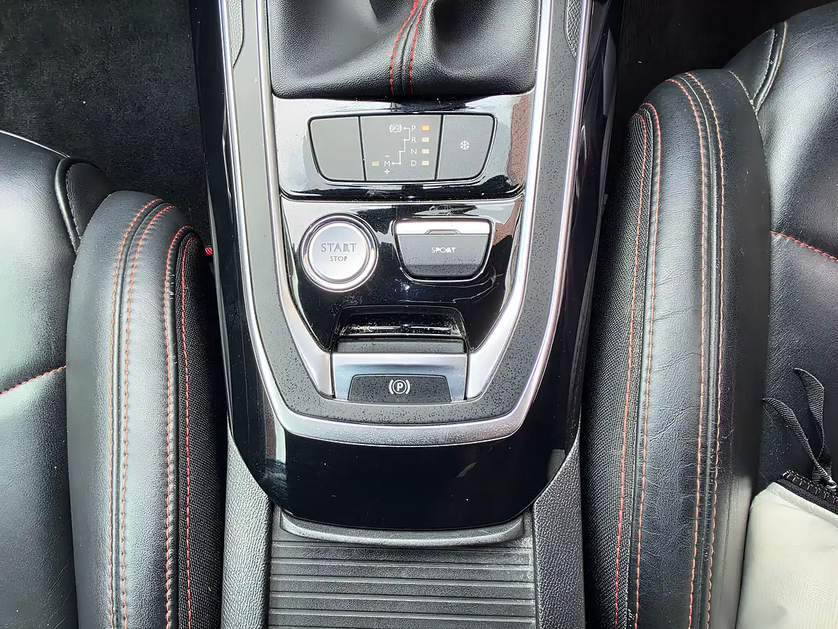 Used 2015 Peugeot 308 GT Blue - Interior and Exterior details 17