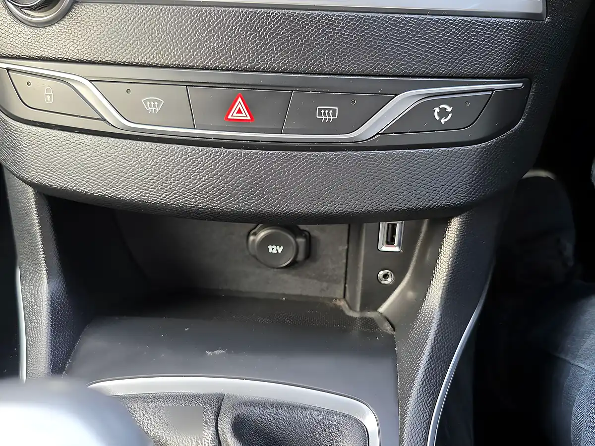Used 2015 Peugeot 308 GT Line Blue - Interior and Exterior details 14