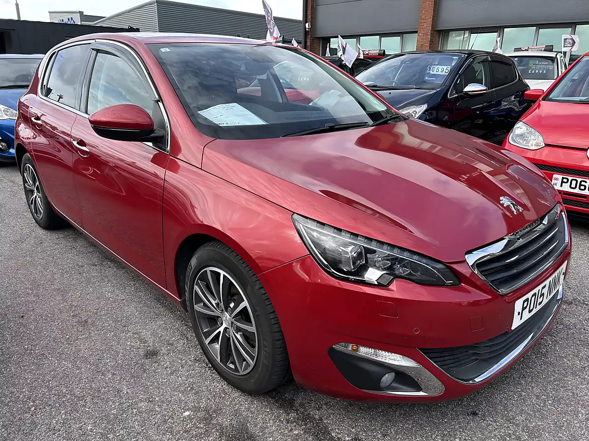 Used 2015 Peugeot 308 Red - Front View