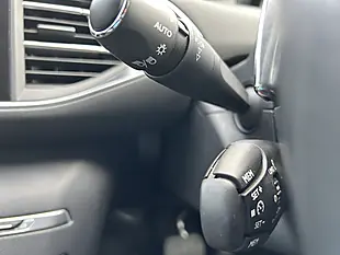 Used 2015 Peugeot 308 Red - Interior and Exterior details 18
