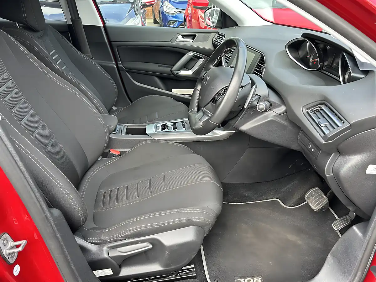 Used 2015 Peugeot 308 Red - Interior and Exterior details 4