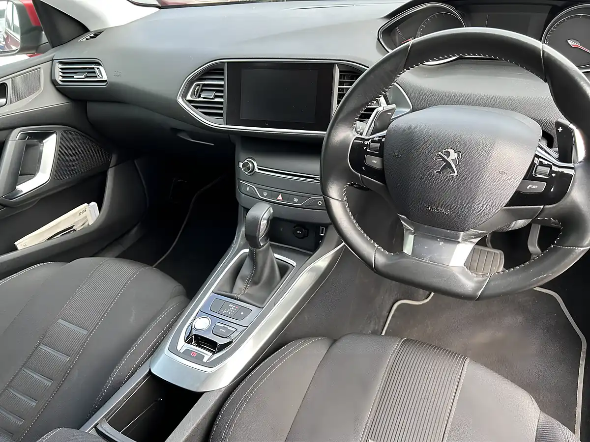 Used 2015 Peugeot 308 Red - Interior and Exterior details 5