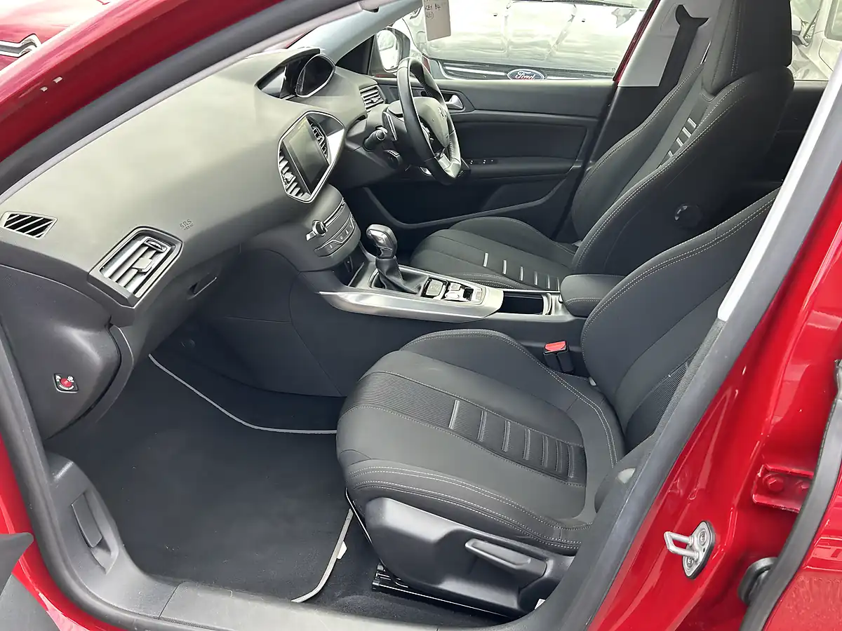 Used 2015 Peugeot 308 Red - Interior and Exterior details 6