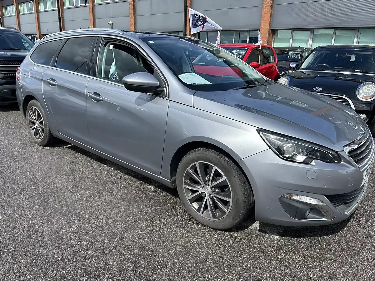 Used 2015 Peugeot 308 Silver - Front View