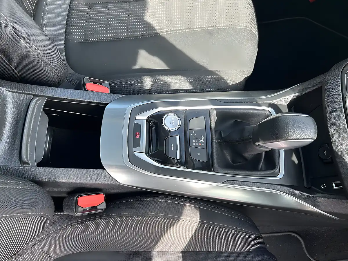 Used 2015 Peugeot 308 Silver - Interior and Exterior details 12
