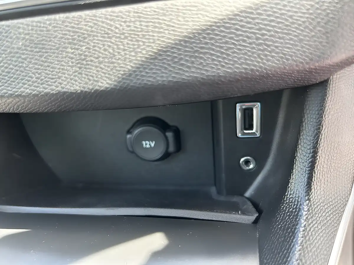 Used 2015 Peugeot 308 Silver - Interior and Exterior details 13