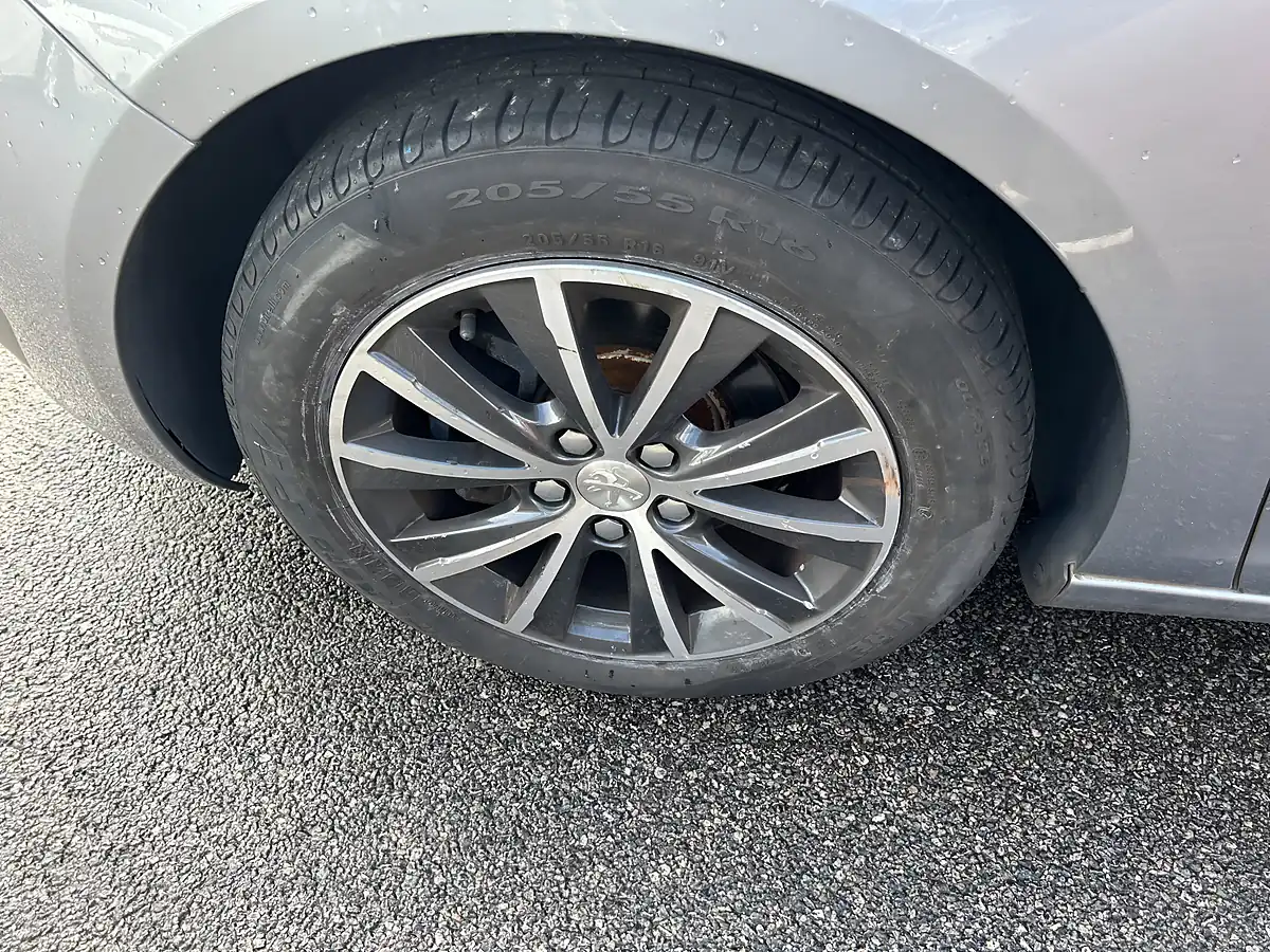 Used 2015 Peugeot 308 Silver - Interior and Exterior details 17