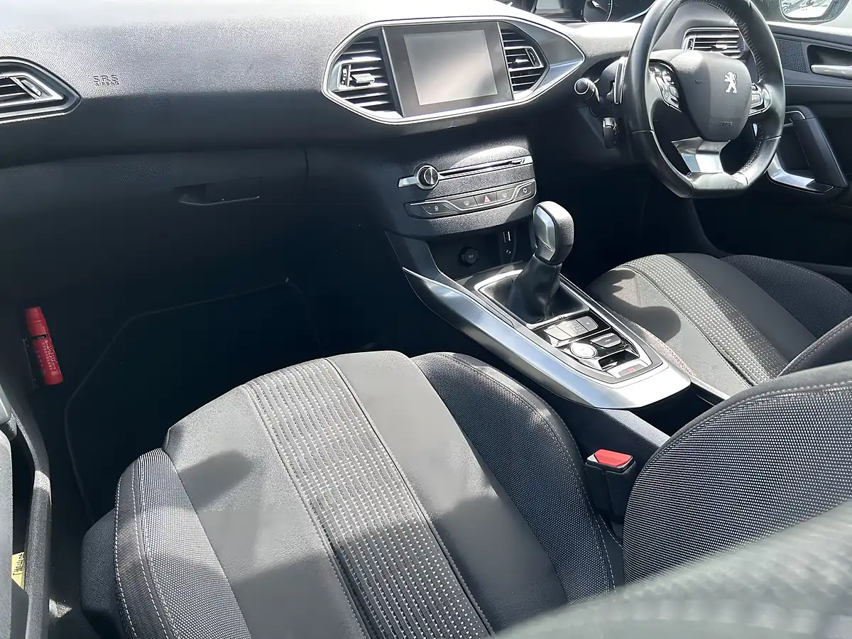 Used 2015 Peugeot 308 Silver - Interior and Exterior details 6