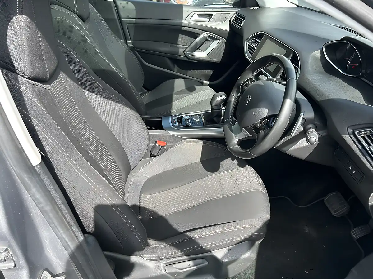 Used 2015 Peugeot 308 Silver - Interior and Exterior details 9