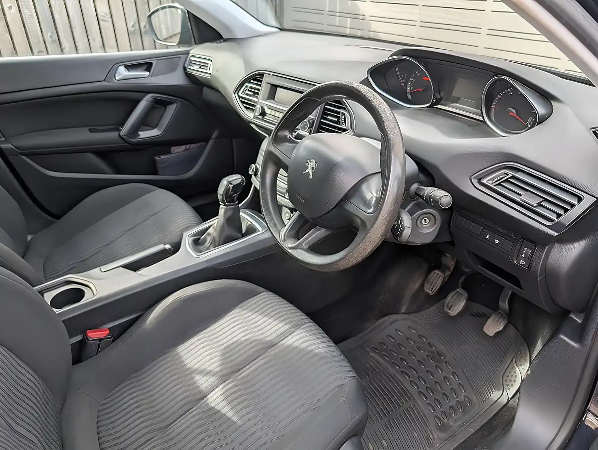 Used 2015 Peugeot 308 Sw Access Blue - Interior and Exterior details 15