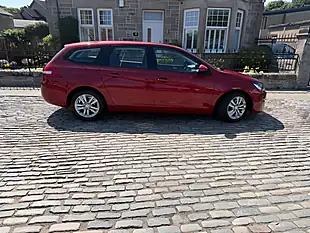 Used 2015 Peugeot 308 Sw Active Rioja Red - Interior and Exterior details 10